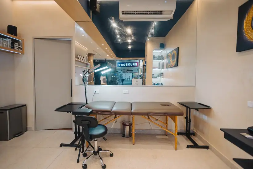 Sterile workstation and display